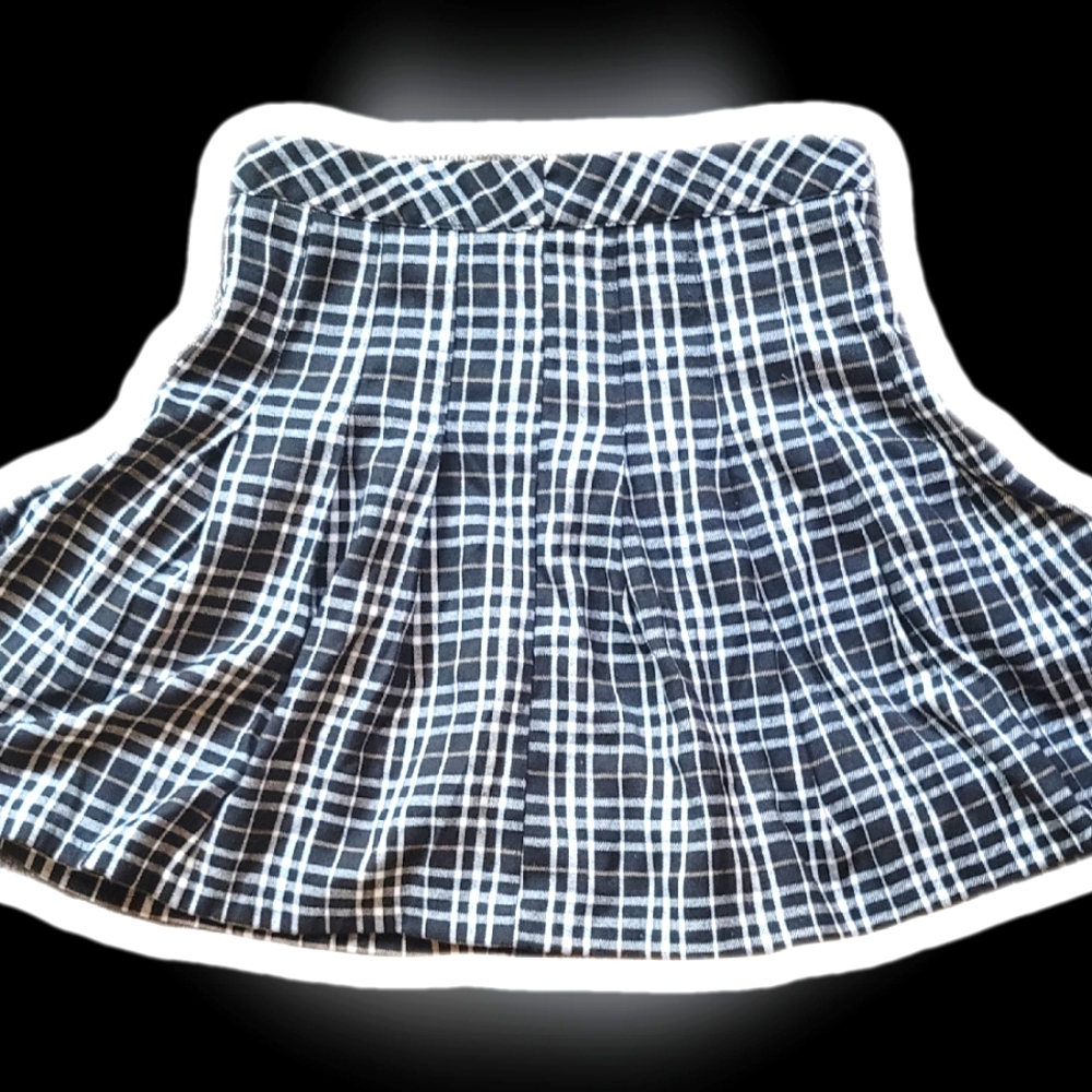 ardene y2k plaid black and white pleated miniskirt button zipper back